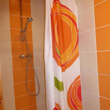 Orange - Piscine Partagee 2*